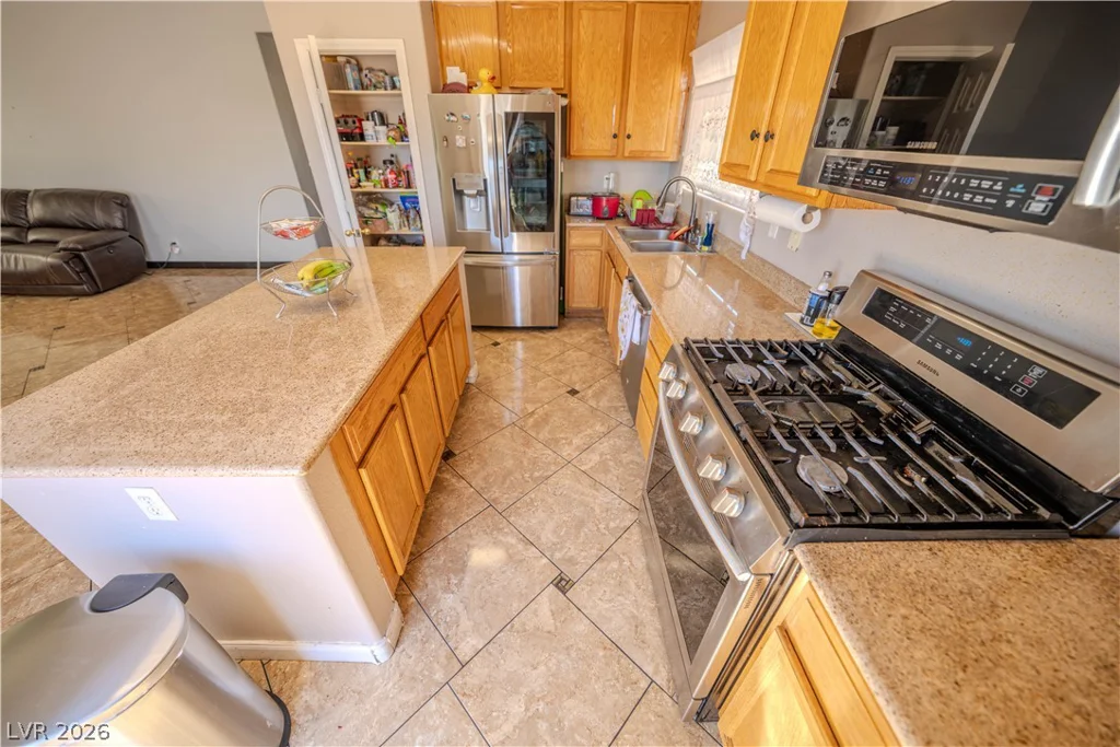 6074 Darnley, North Las Vegas, NV 89081