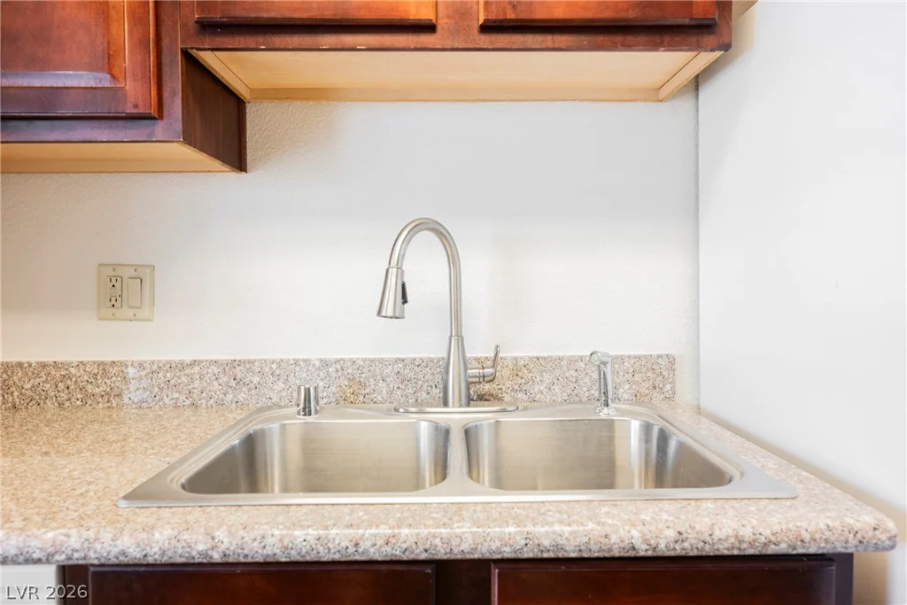 4921 Indian River, Las Vegas, NV 89103