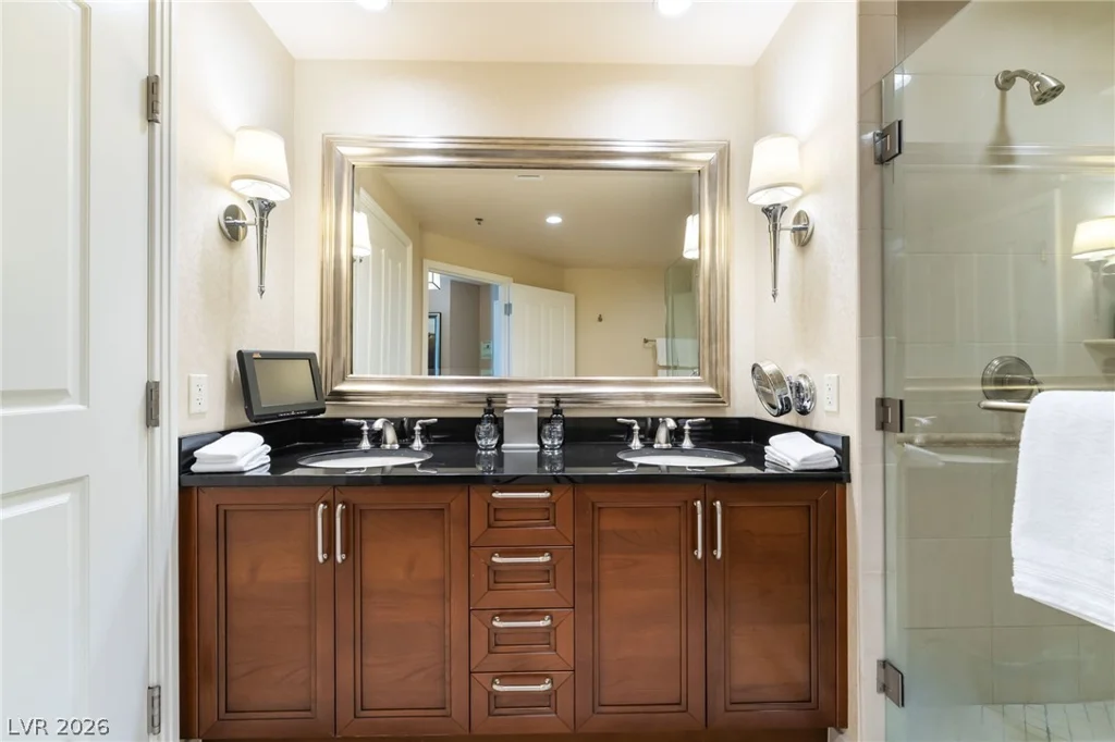 135 Harmon, Las Vegas, NV 89109