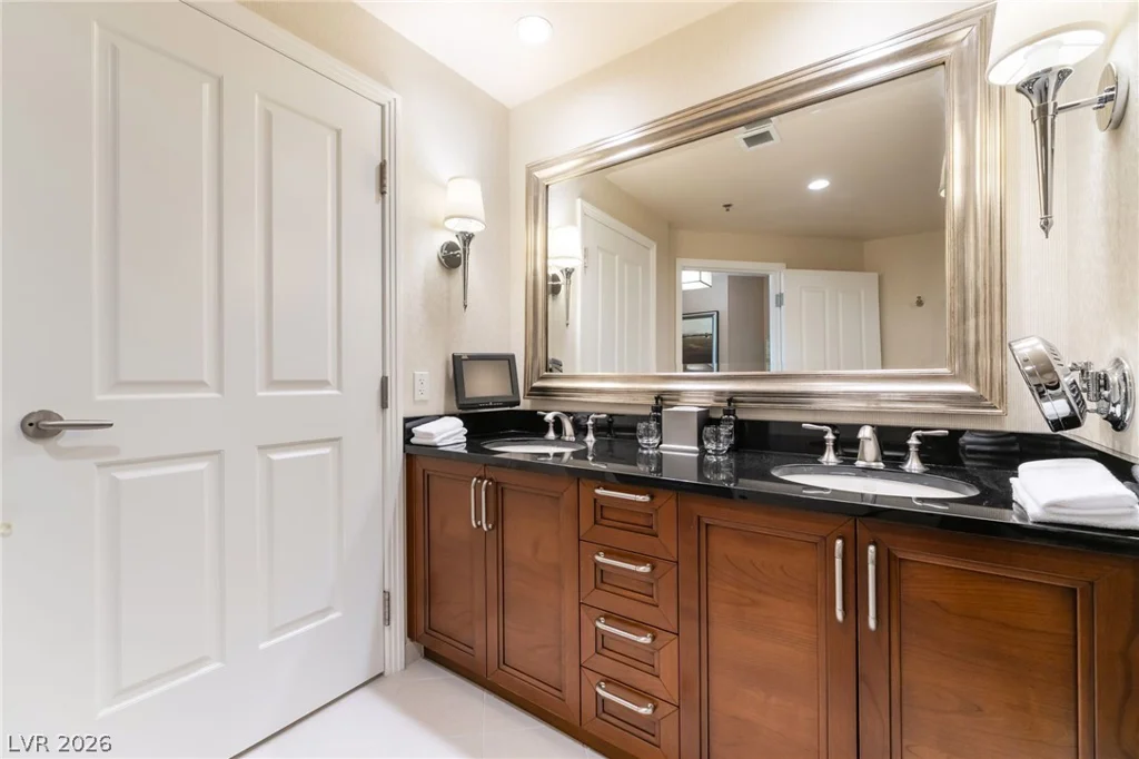 135 Harmon, Las Vegas, NV 89109