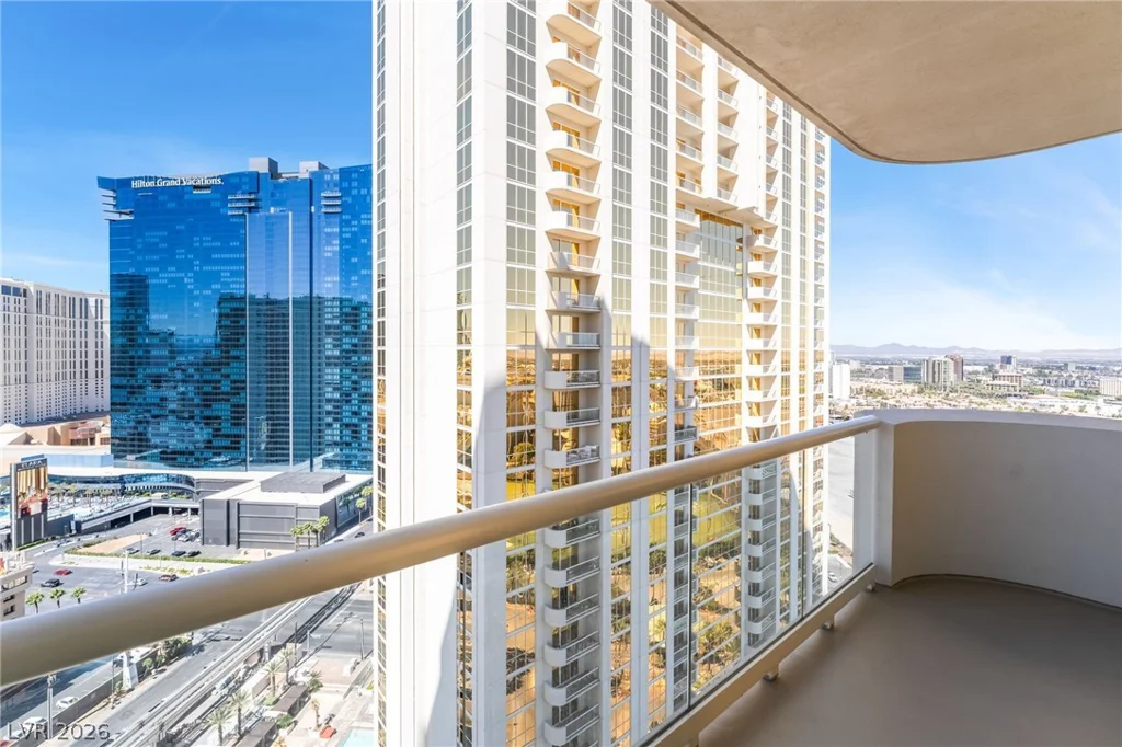 135 Harmon, Las Vegas, NV 89109