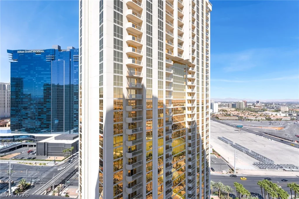 135 Harmon, Las Vegas, NV 89109