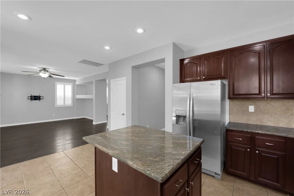 6942 Grand Junction, Las Vegas, NV 89179