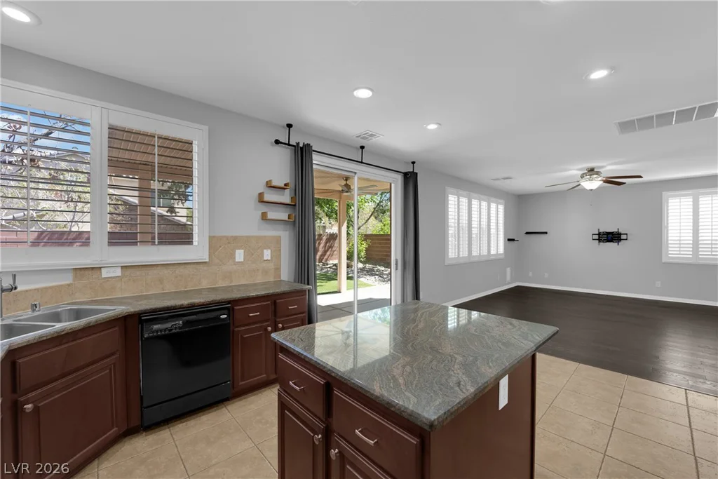 6942 Grand Junction, Las Vegas, NV 89179