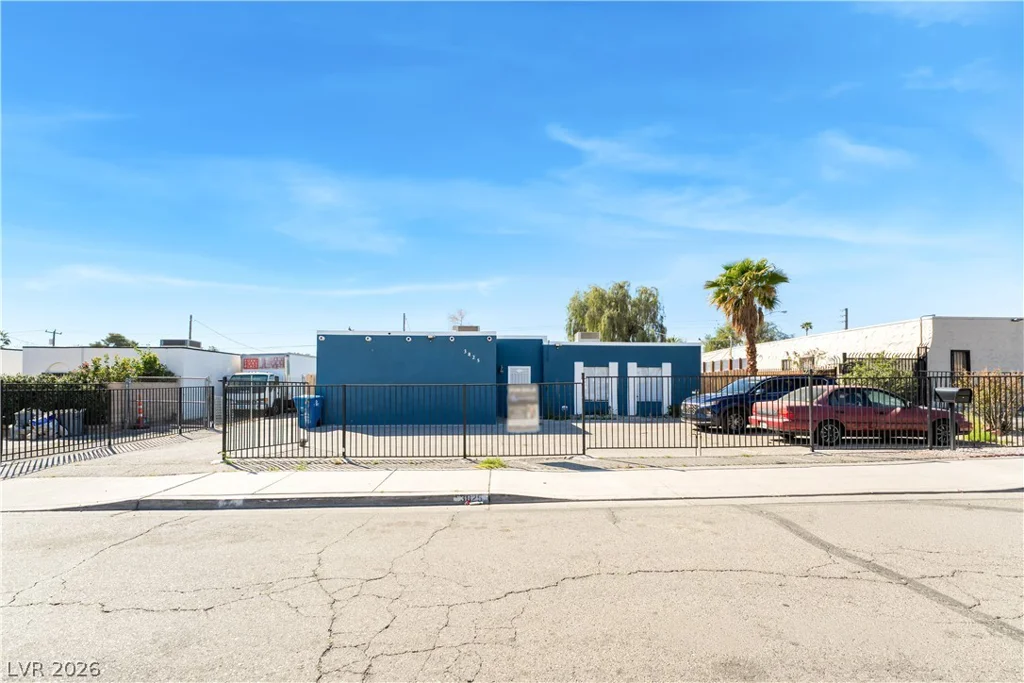 3825 Raymert, Las Vegas, NV 89121