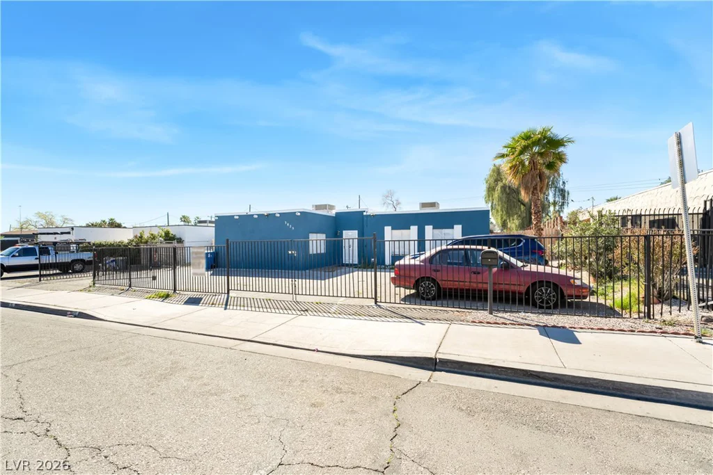 3825 Raymert, Las Vegas, NV 89121