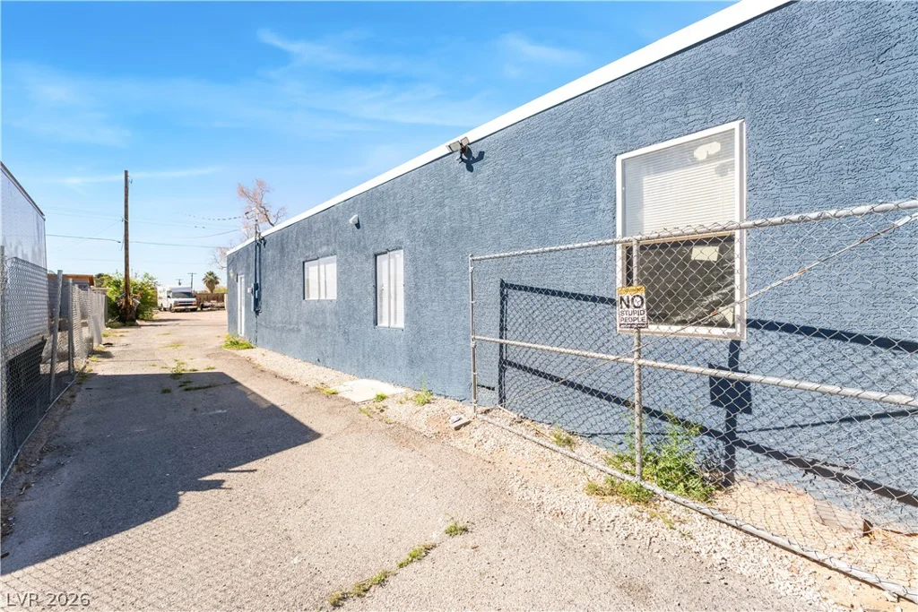 3825 Raymert, Las Vegas, NV 89121