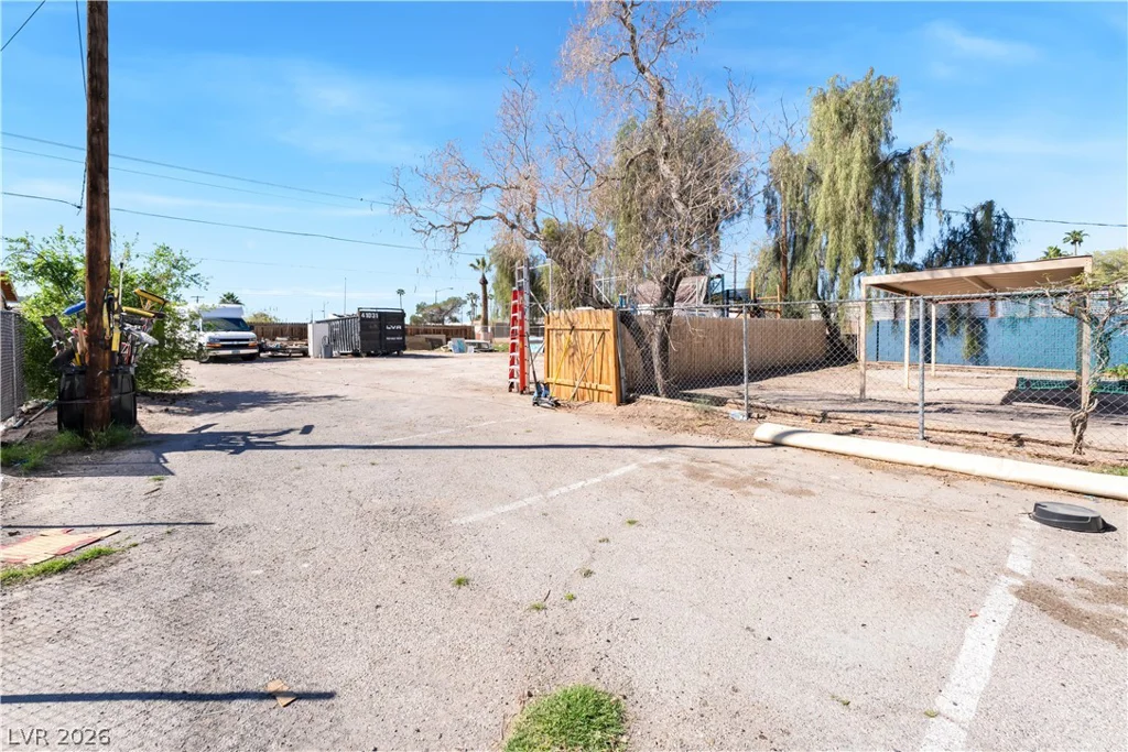 3825 Raymert, Las Vegas, NV 89121