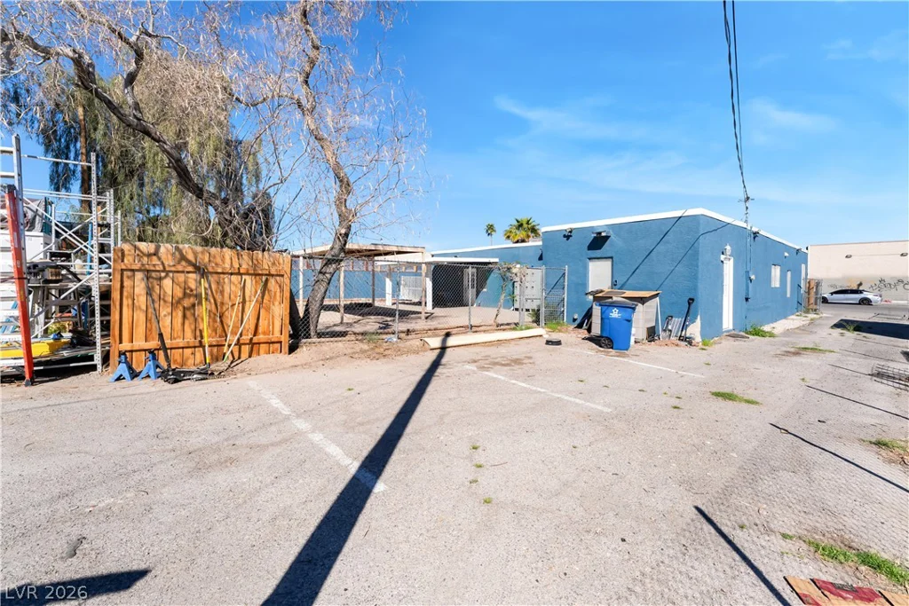 3825 Raymert, Las Vegas, NV 89121