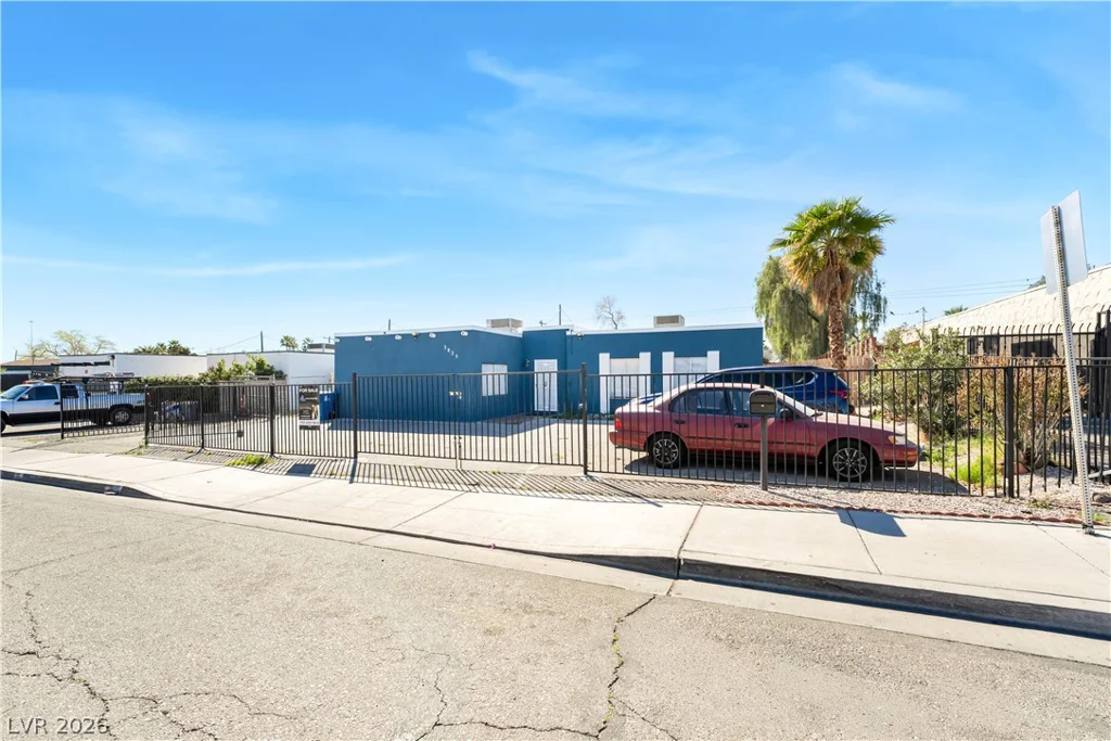 3825 Raymert, Las Vegas, NV 89121