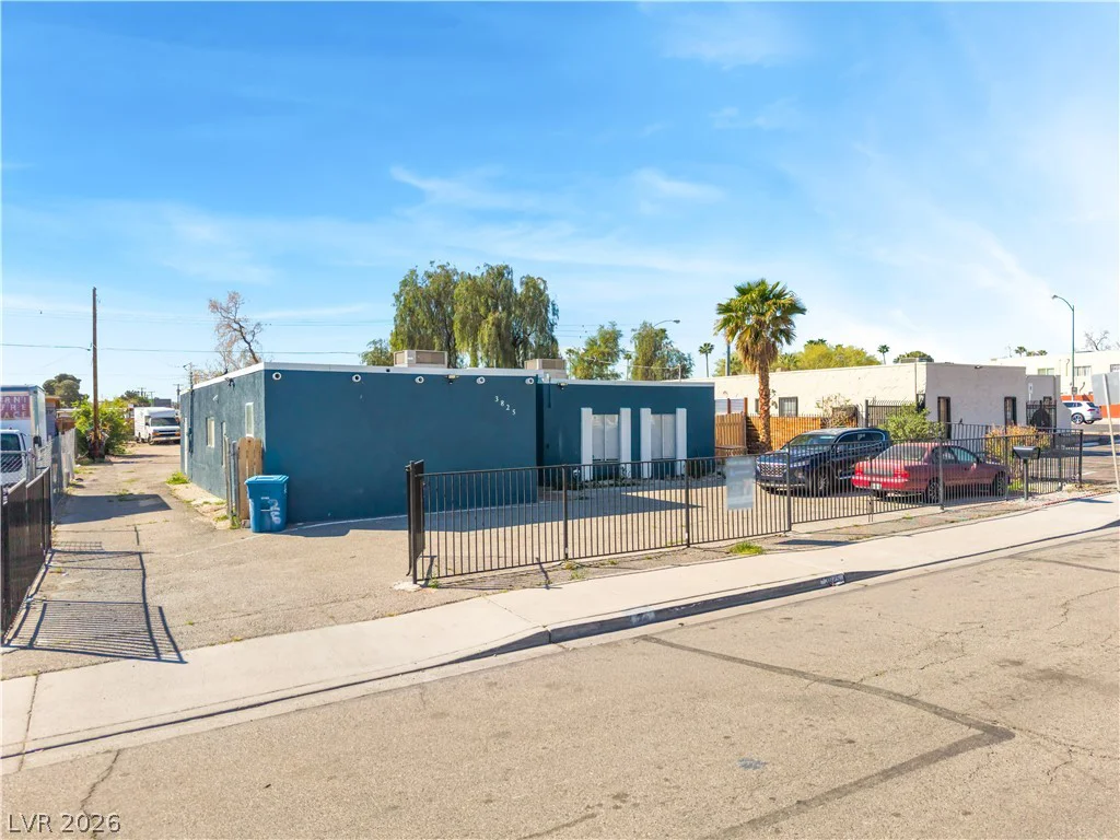 3825 Raymert, Las Vegas, NV 89121