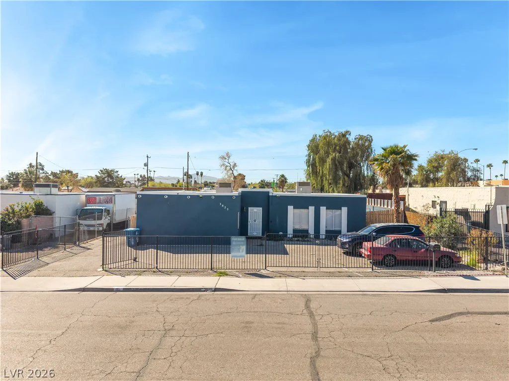 3825 Raymert, Las Vegas, NV 89121