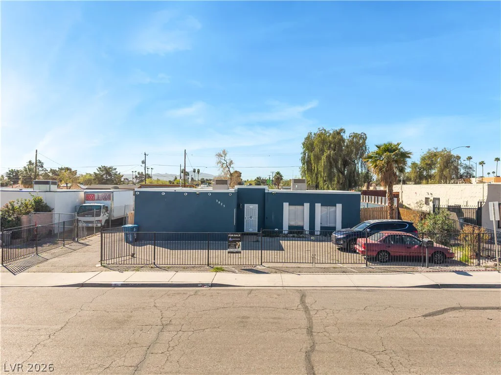 3825 Raymert, Las Vegas, NV 89121