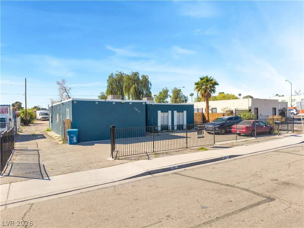 3825 Raymert, Las Vegas, NV 89121