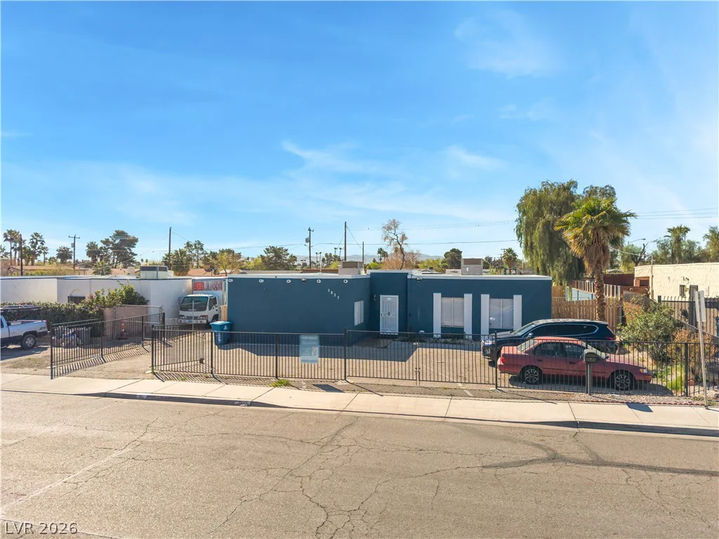 3825 Raymert, Las Vegas, NV 89121