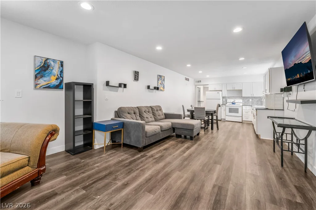 3825 Raymert, Las Vegas, NV 89121