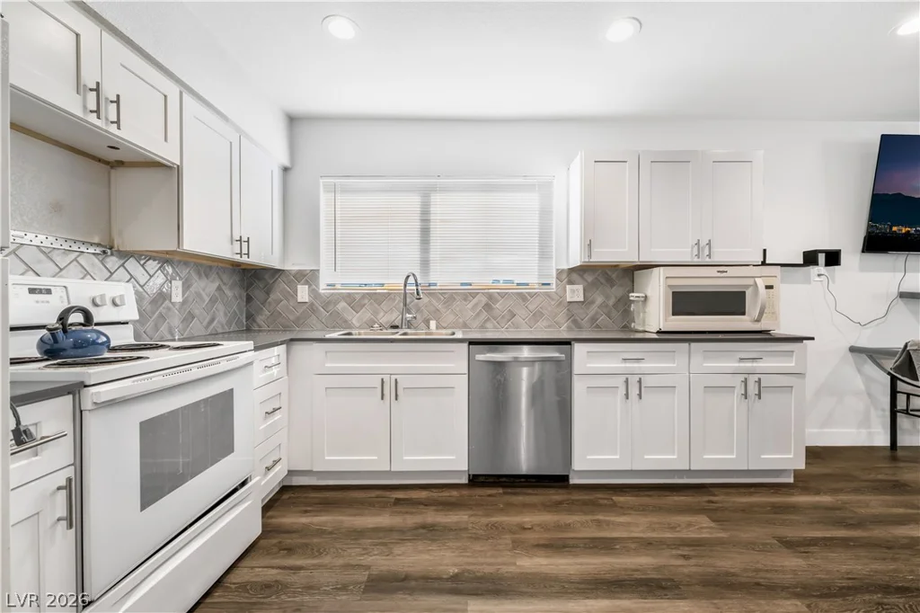 3825 Raymert, Las Vegas, NV 89121