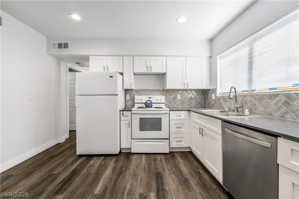3825 Raymert, Las Vegas, NV 89121