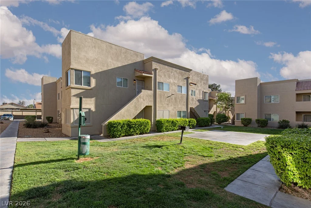 1858 Decatur, Las Vegas, NV 89108