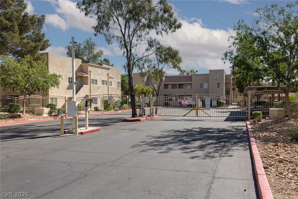 1858 Decatur, Las Vegas, NV 89108