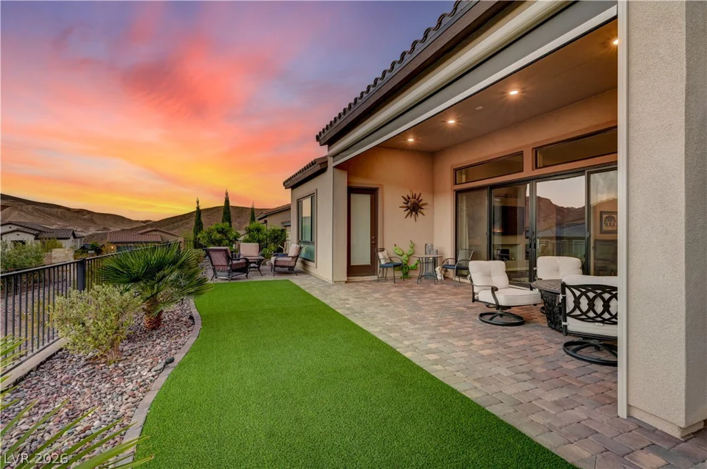 51 Thorn Creek, Henderson, NV 89011