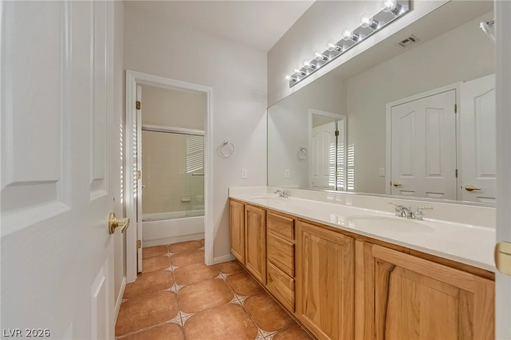 10100 Clifton Forge, Las Vegas, NV 89148