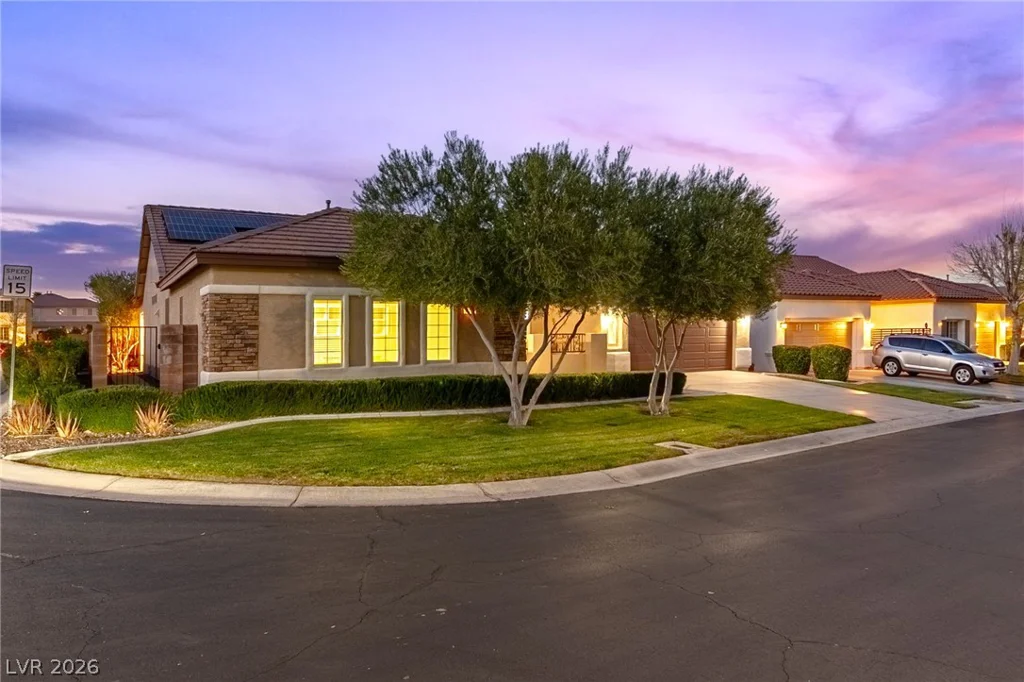 10100 Clifton Forge, Las Vegas, NV 89148