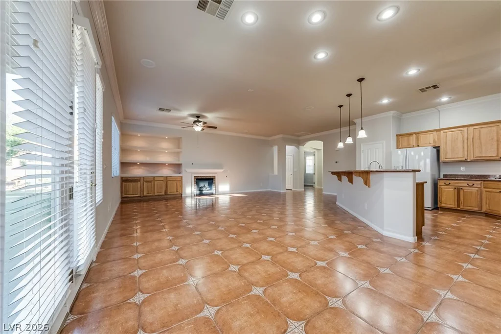 10100 Clifton Forge, Las Vegas, NV 89148