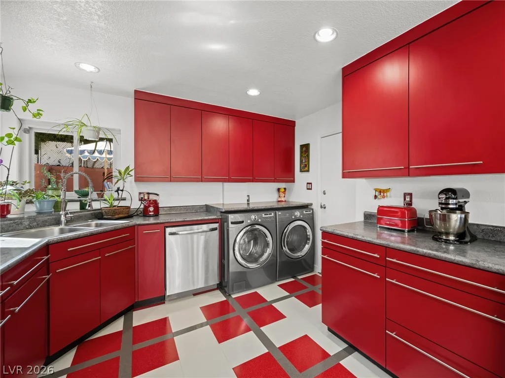 1800 Cochran, Las Vegas, NV 89104