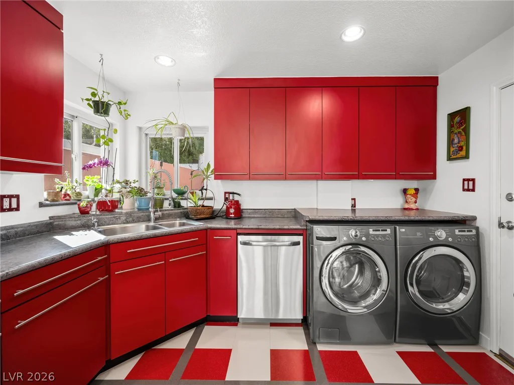 1800 Cochran, Las Vegas, NV 89104