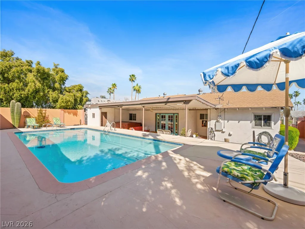 1800 Cochran, Las Vegas, NV 89104