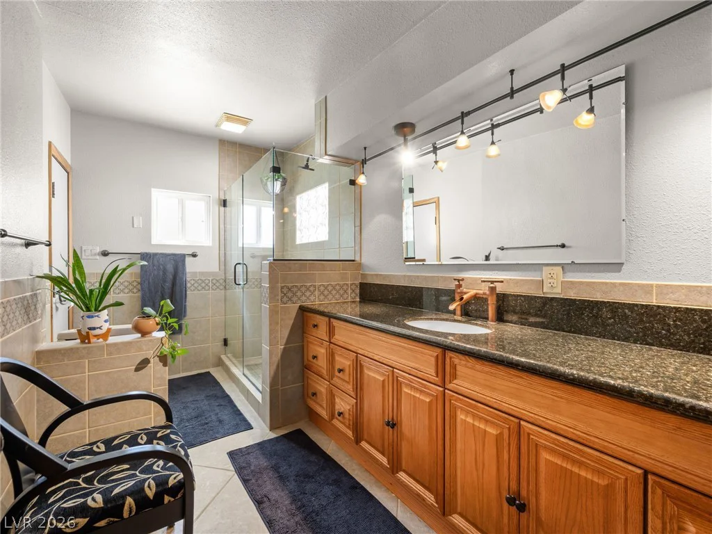 1800 Cochran, Las Vegas, NV 89104