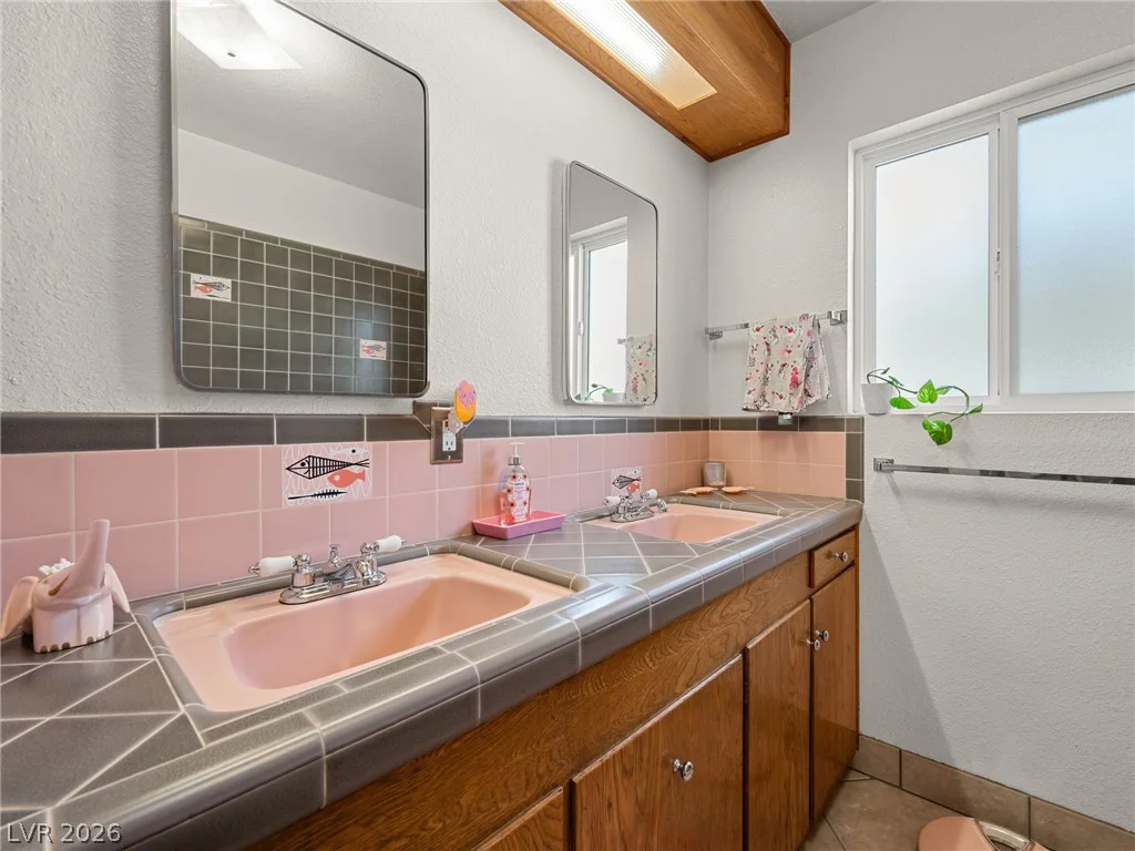 1800 Cochran, Las Vegas, NV 89104