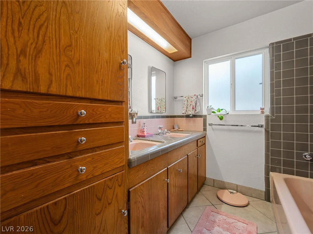 1800 Cochran, Las Vegas, NV 89104