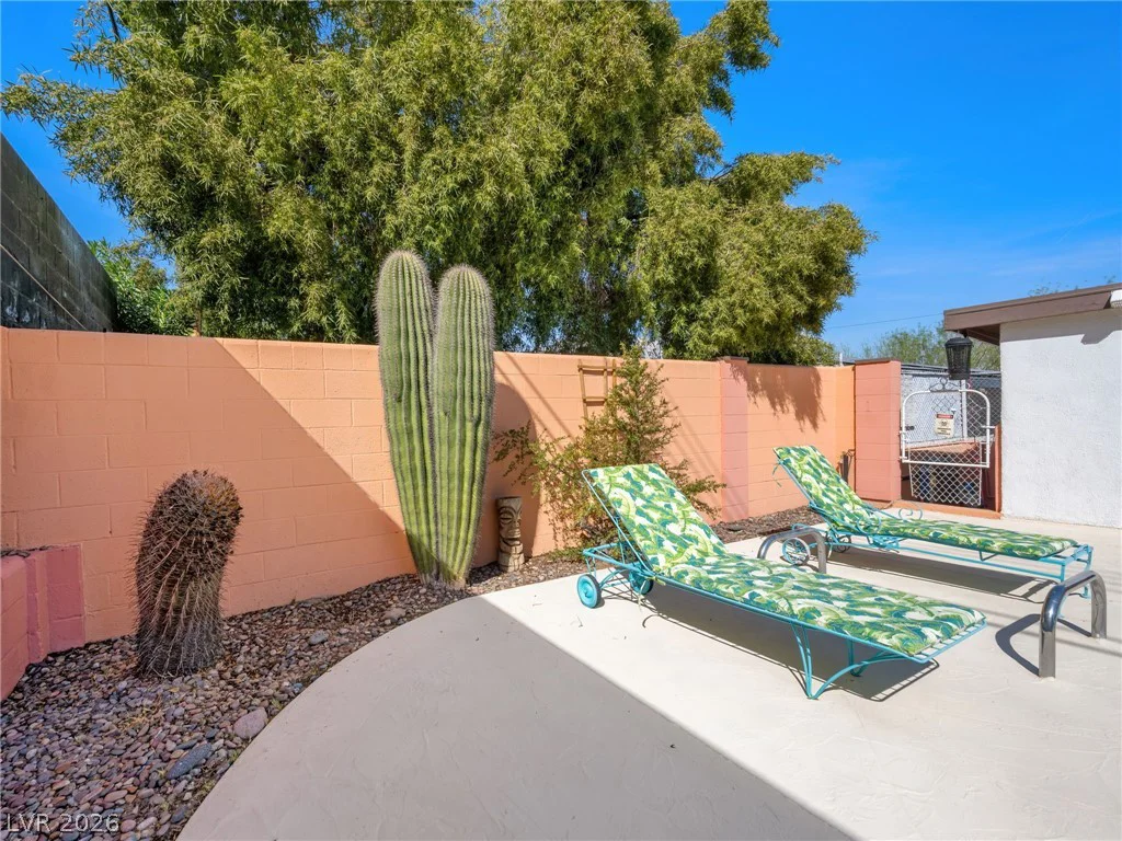 1800 Cochran, Las Vegas, NV 89104