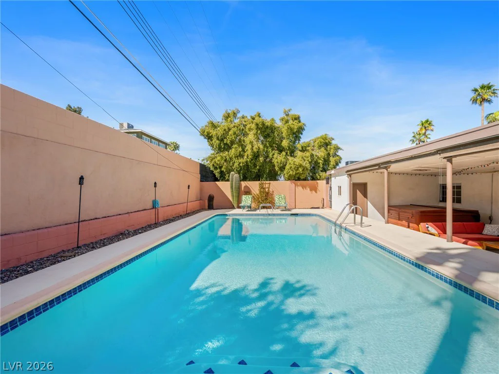 1800 Cochran, Las Vegas, NV 89104