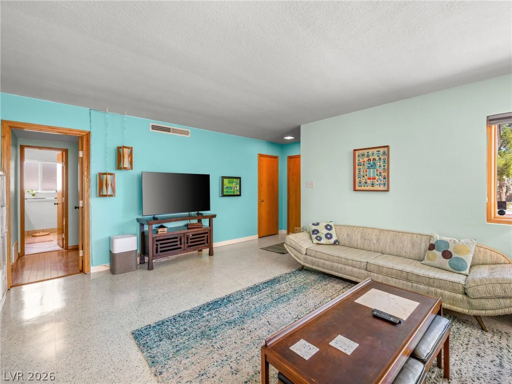 1800 Cochran, Las Vegas, NV 89104