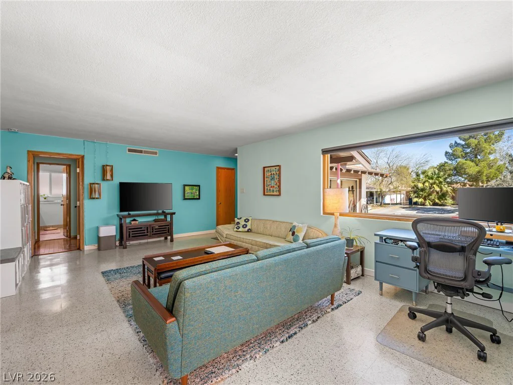 1800 Cochran, Las Vegas, NV 89104