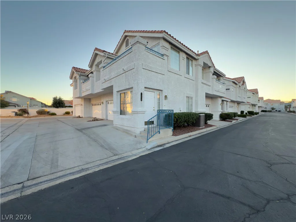 5201 Torrey Pines, Las Vegas, NV 89118