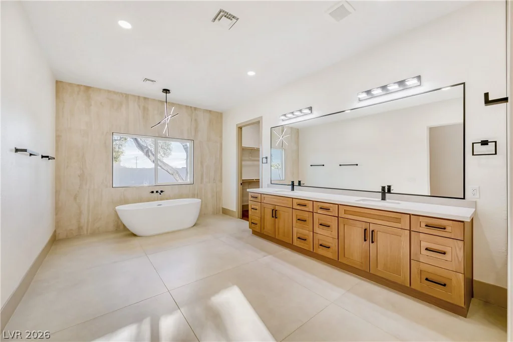 8755 Hickam, Las Vegas, NV 89129