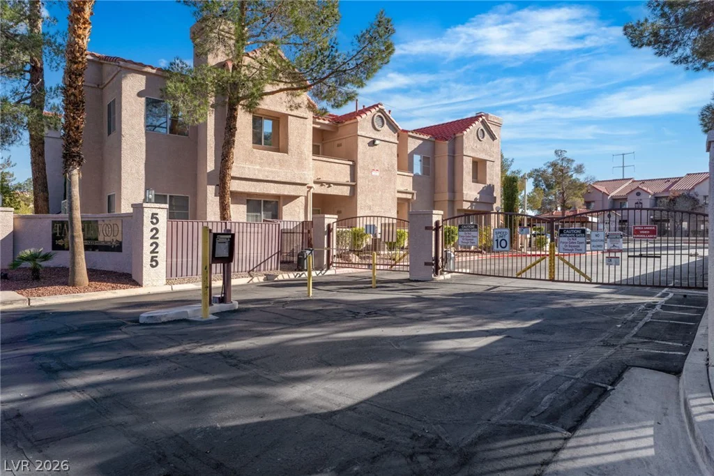 5225 Reno, Las Vegas, NV 89118