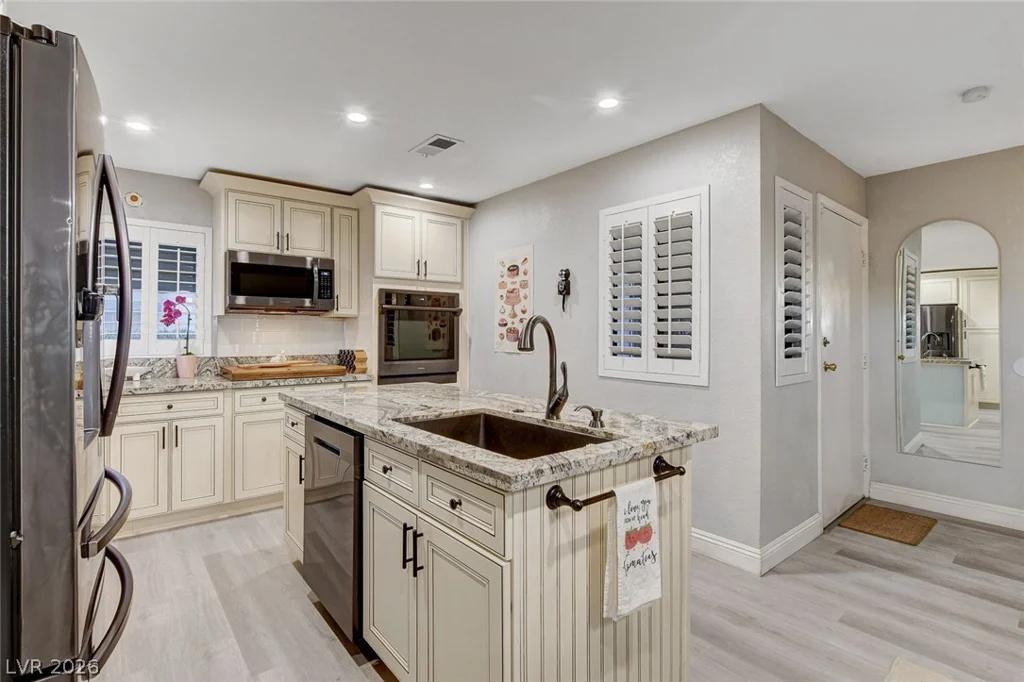 4425 Woodpine, Las Vegas, NV 89119