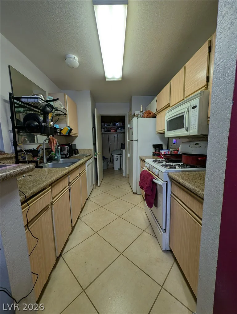 2200 Fort Apache, Las Vegas, NV 89117
