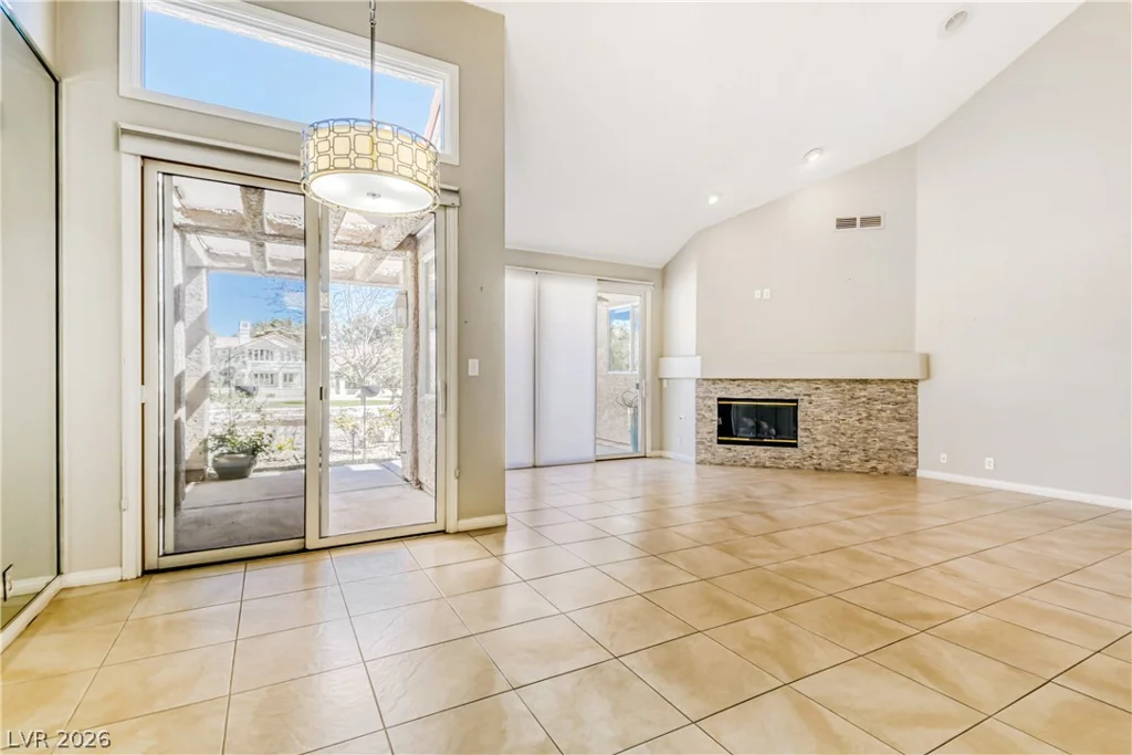 8243 Round Hills, Las Vegas, NV 89113