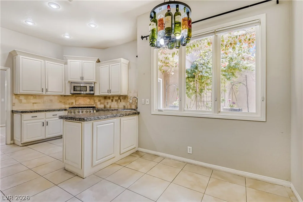 8243 Round Hills, Las Vegas, NV 89113