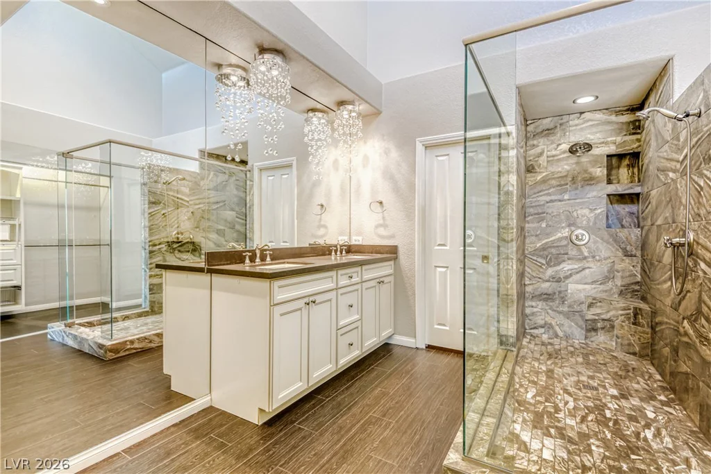 8243 Round Hills, Las Vegas, NV 89113