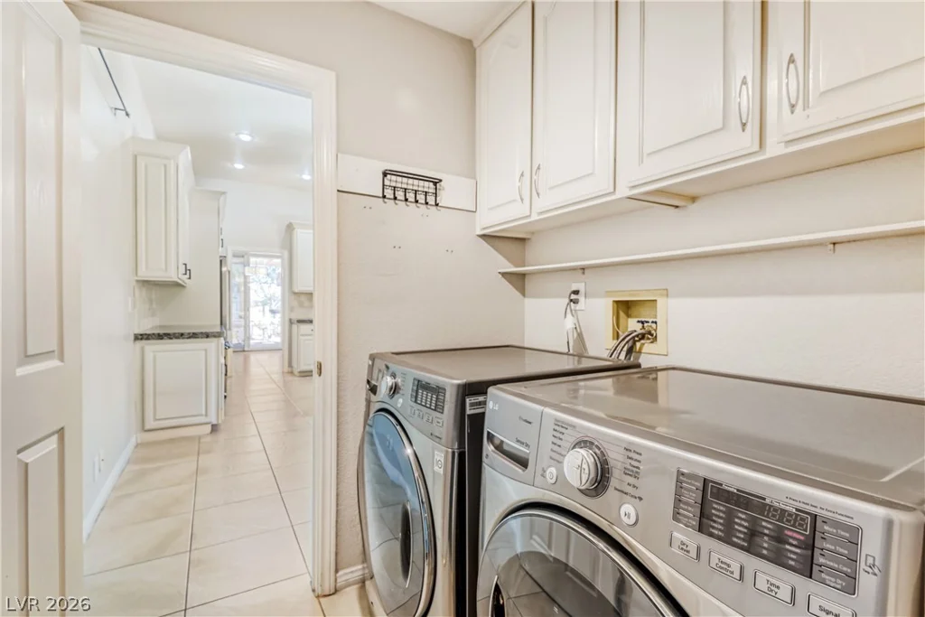 8243 Round Hills, Las Vegas, NV 89113