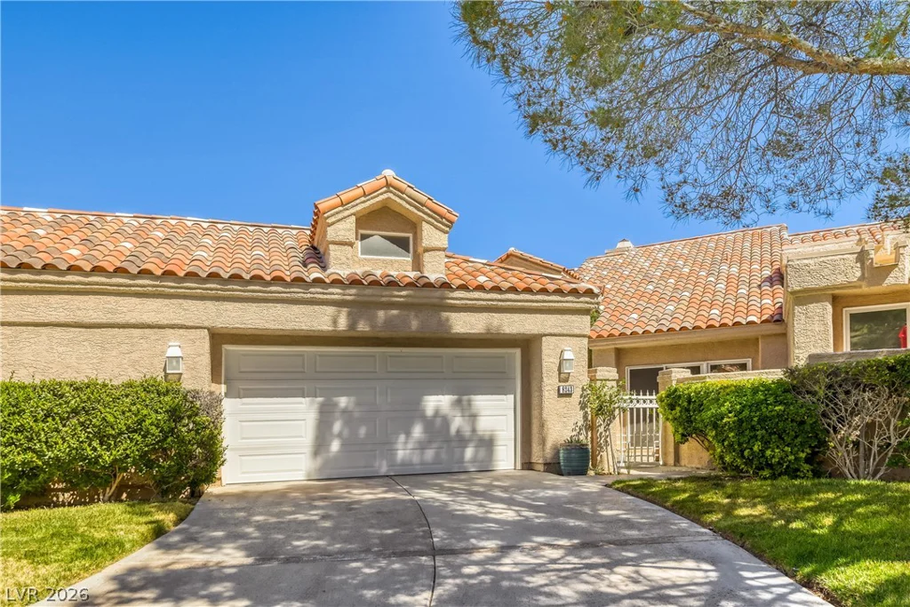 8243 Round Hills, Las Vegas, NV 89113