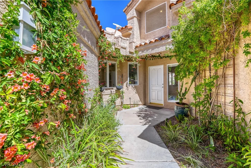 8243 Round Hills, Las Vegas, NV 89113