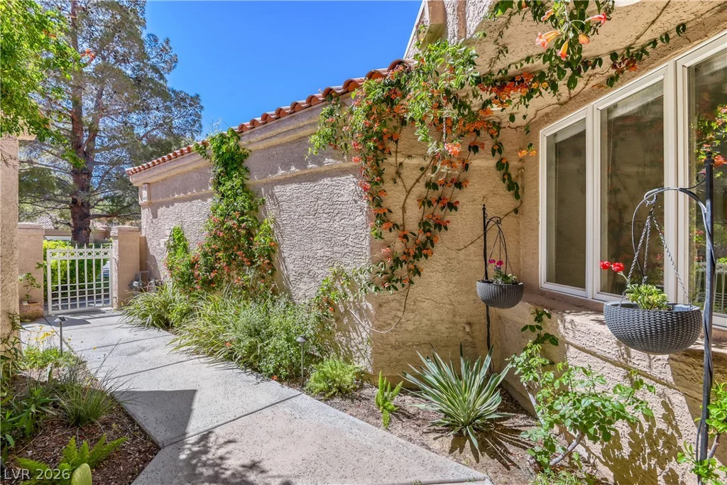 8243 Round Hills, Las Vegas, NV 89113